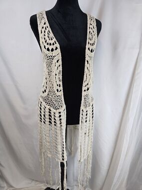 Pinky Crochet Fringe Vest in Natural Cream